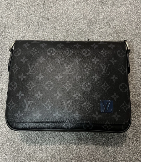 Louis Vuitton Messager Mens Bag Color: Black