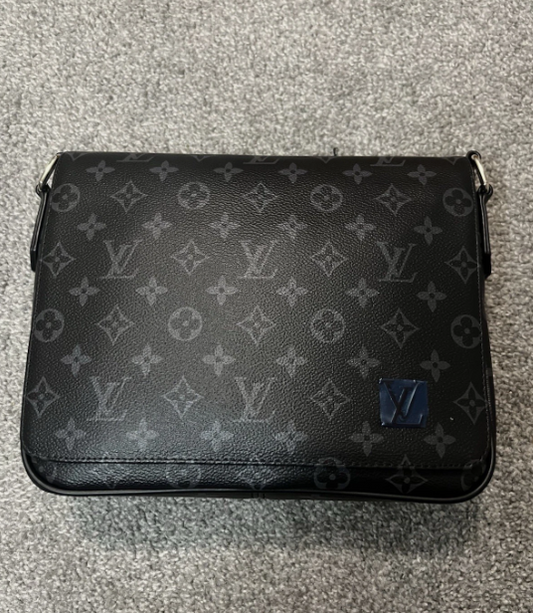 Louis Vuitton Messager Mens Bag Color: Black